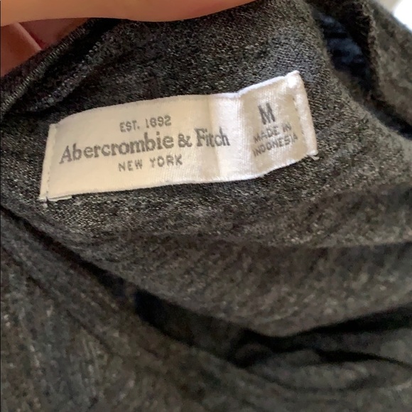 Abercrombie & Fitch Gray T-Shirt w/Lace Detail - Picture 4 of 4